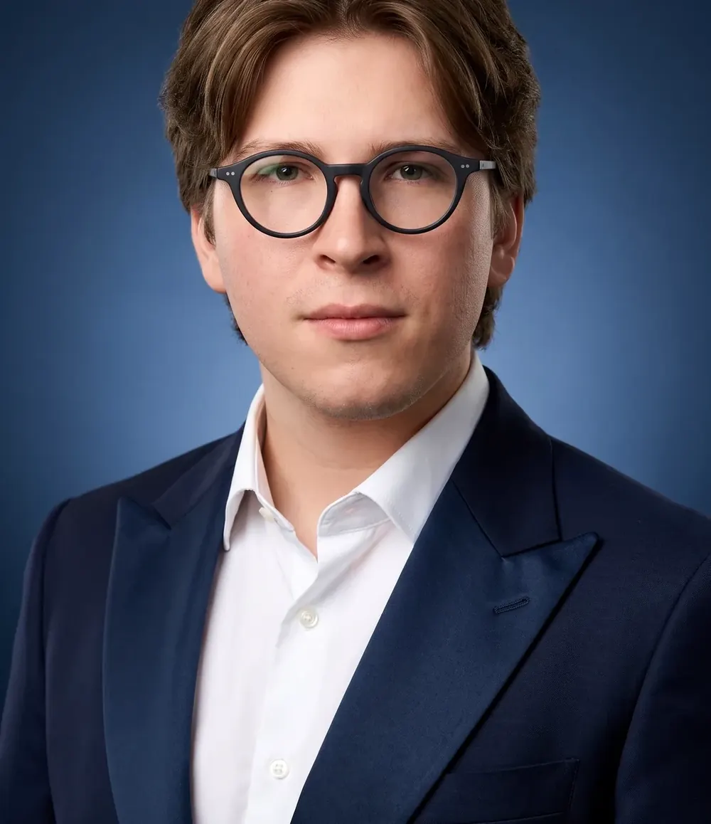 Росс — председатель совета директоров группы, Head of Growth